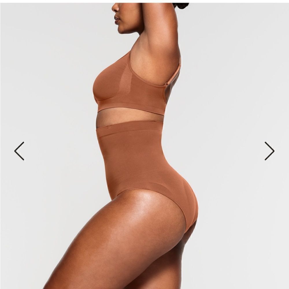SKIMS NWT high-waisted brief core control in the color bronze size 4XL - Picture 2 of 6
